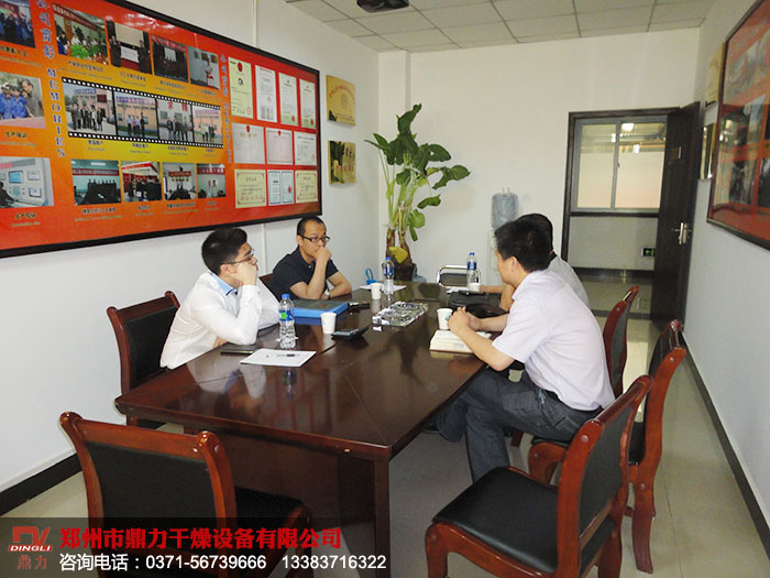 貴州客戶來鄭州鼎力公司考察煤泥烘干機(jī)